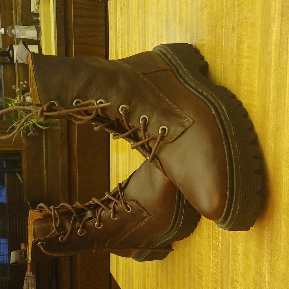 NWOT Chunky lug sole size 9.5 Madewell boots